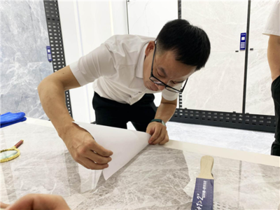 黄金石代密缝超耐磨+连纹大理石瓷砖三合一新工艺、新产品发布会成功举办